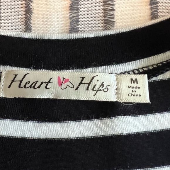 Black and white striped, bodycon sleeveless midi dress - Picture 4 of 8